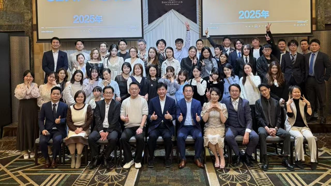 忘年会の集合写真