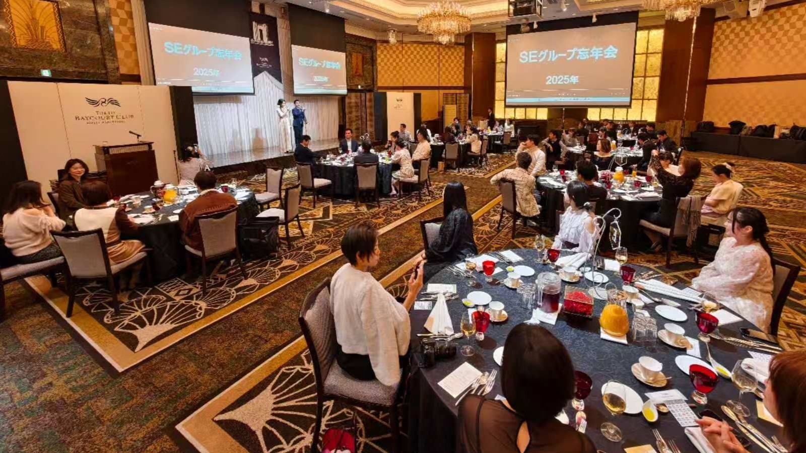 忘年会の集合写真